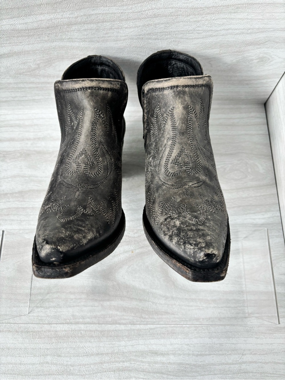 With Box Ariat Women’s Western Boots - naturally distressed black booties size 8 - Picture 10 of 16